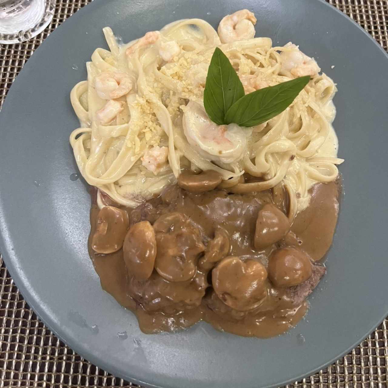 SPAGHETTI A LA HUANCAÍNA CON LOMO