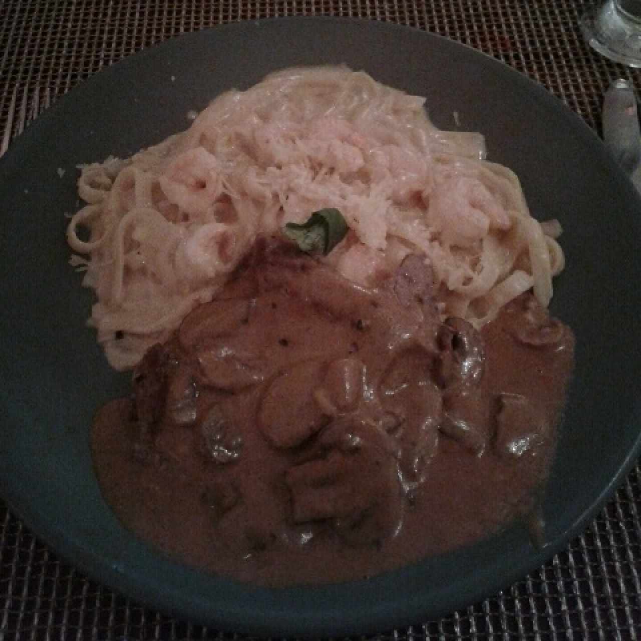 SPAGHETTI A LA HUANCAÍNA CON LOMO