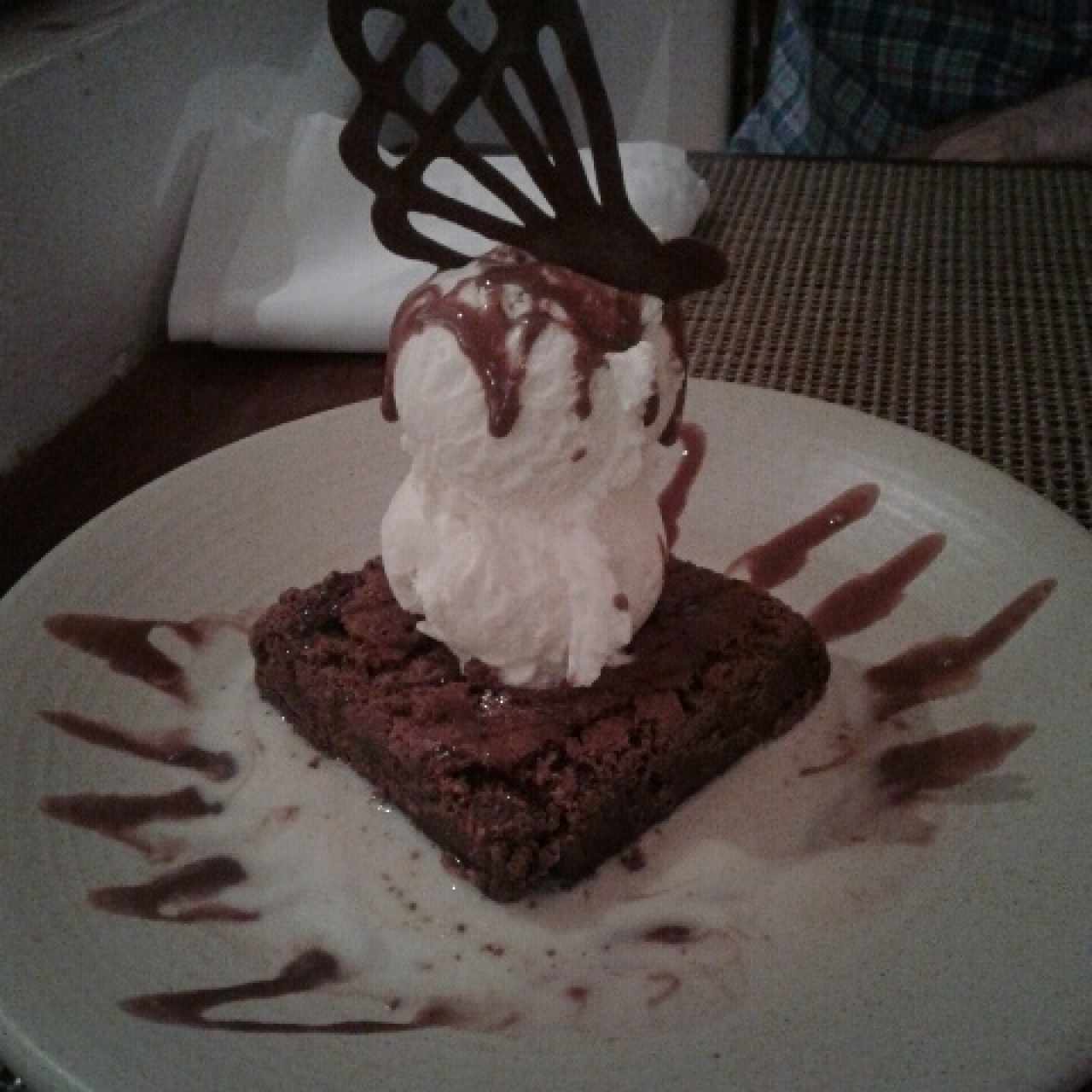 Brownie con helado