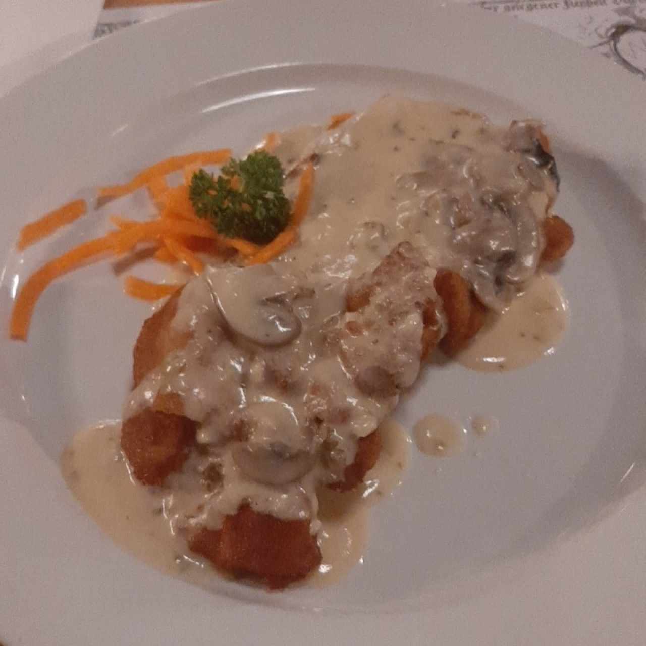 HAUPTGERICHTE - Jägerschnitzel mit Bratkartoffeln