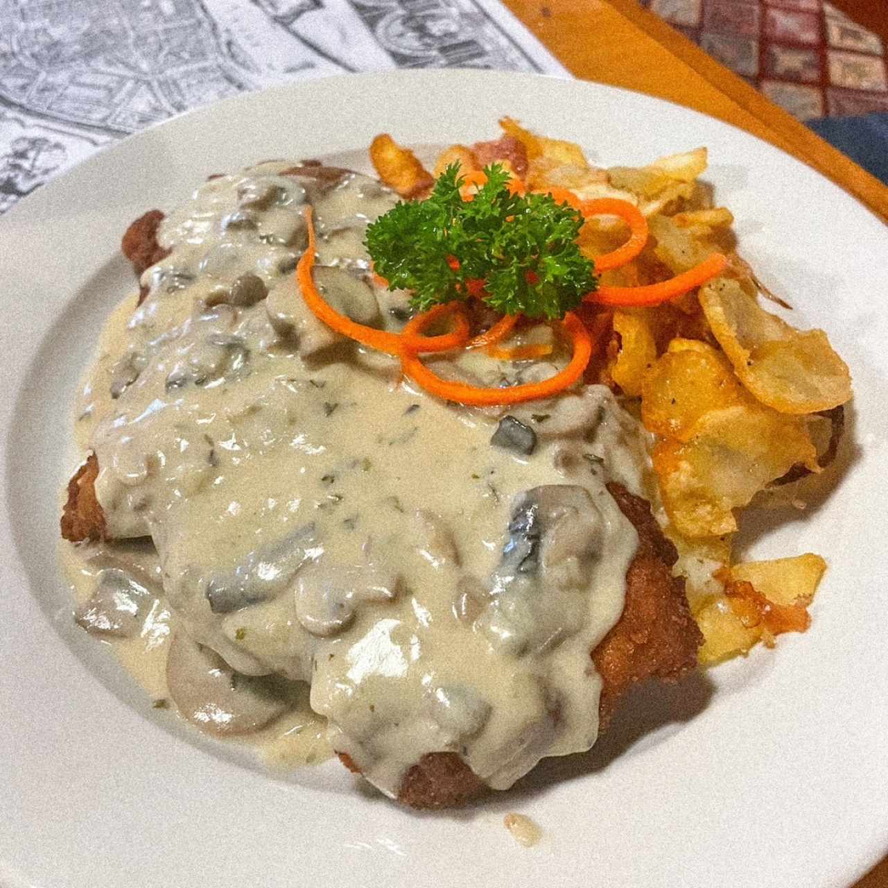 HAUPTGERICHTE - Jägerschnitzel mit Bratkartoffeln