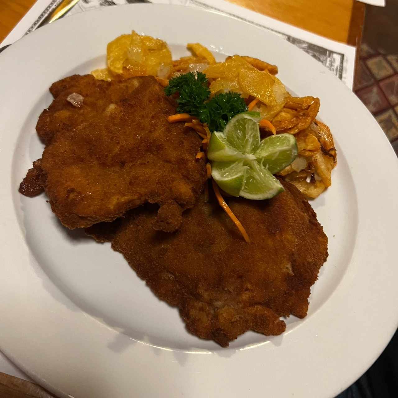 Wienerschnitzel vom Schwein mit Bratkartoffeln