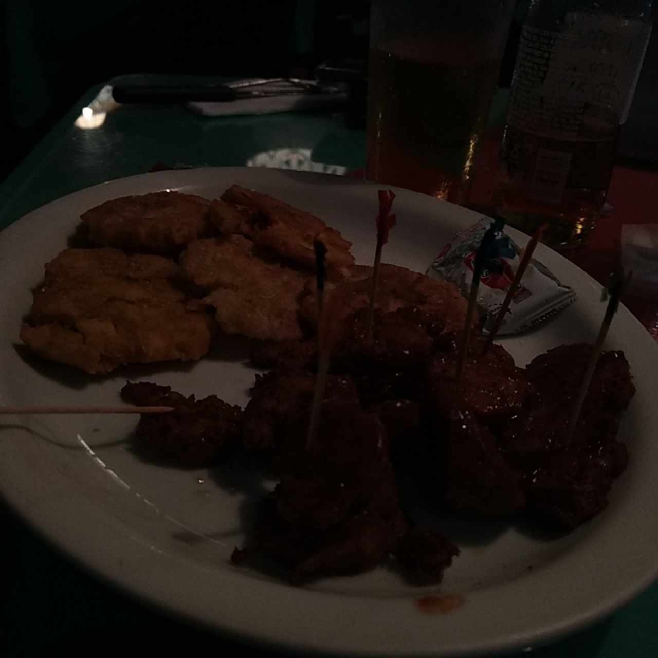 picada de chorizo con patacones