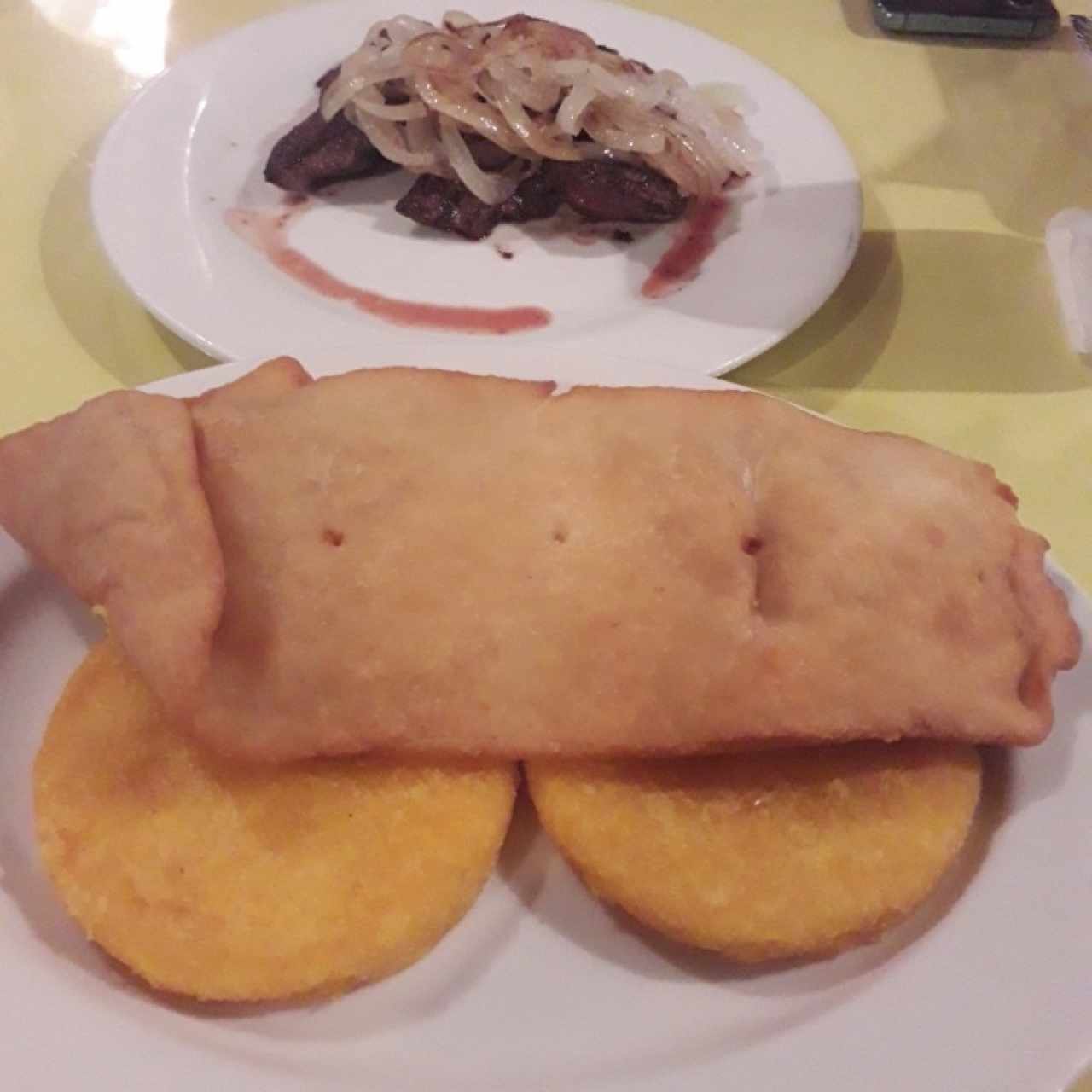 desyuno tortillas, hojaldre e hígado encebollado 