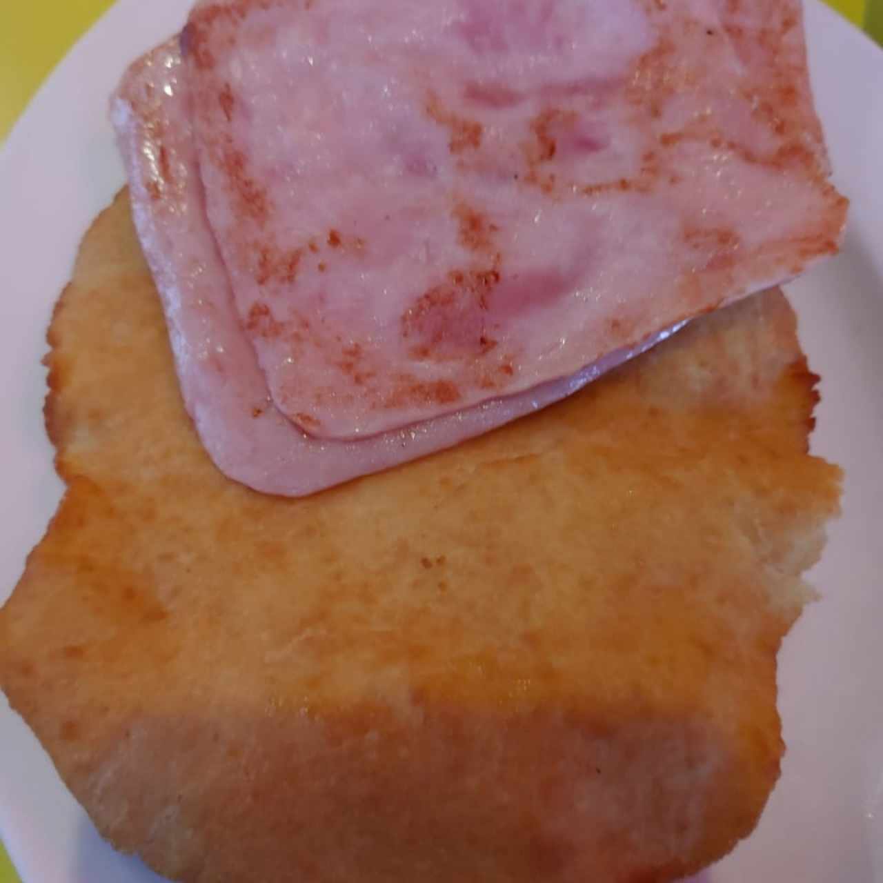 hojaldre con jamón