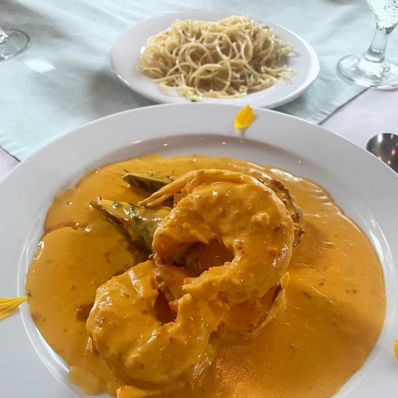 LANGOSTA CON LANGOSTINOS EN SALSA DE JÉREZ CON SPAGHETTINI