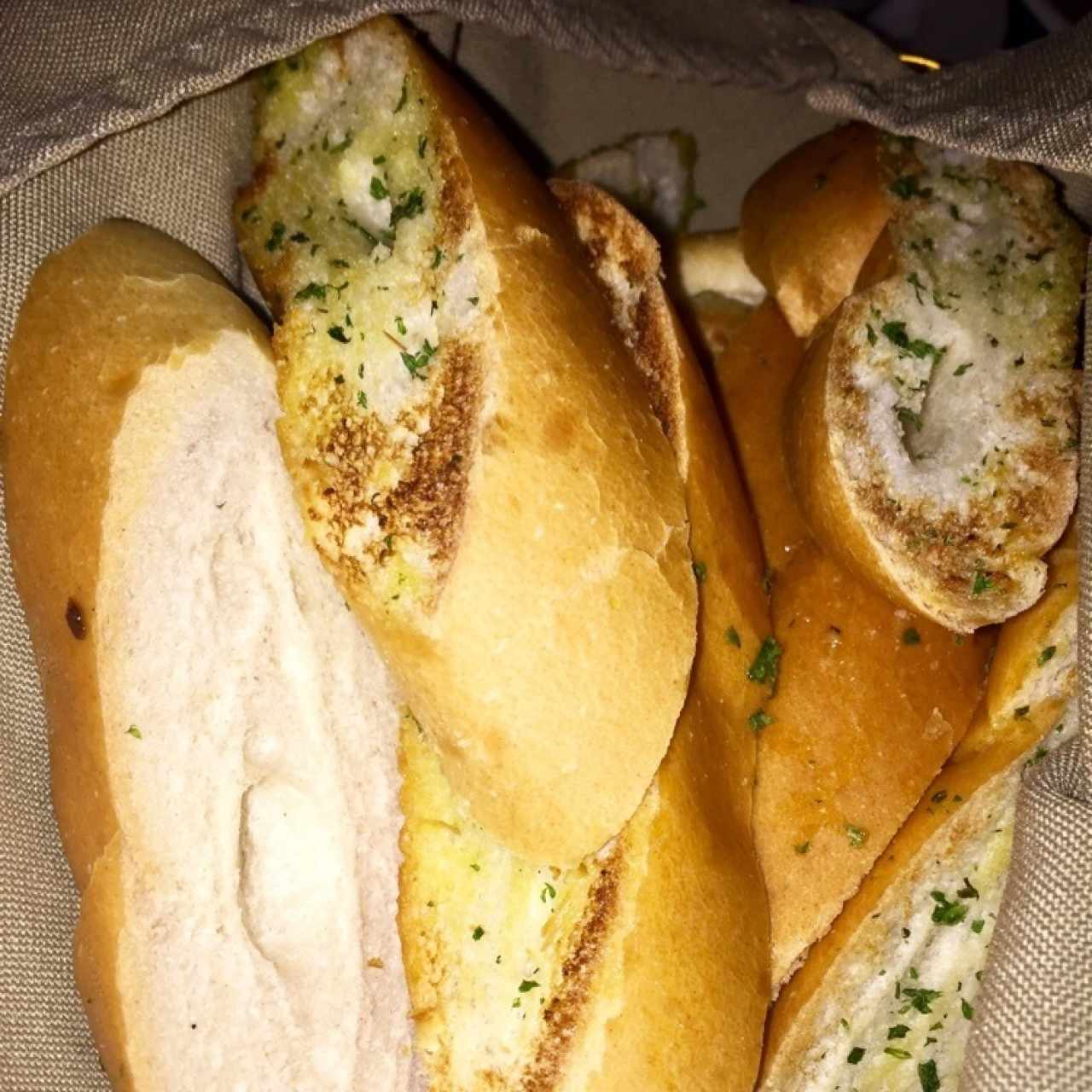 pan de ajo de la casa