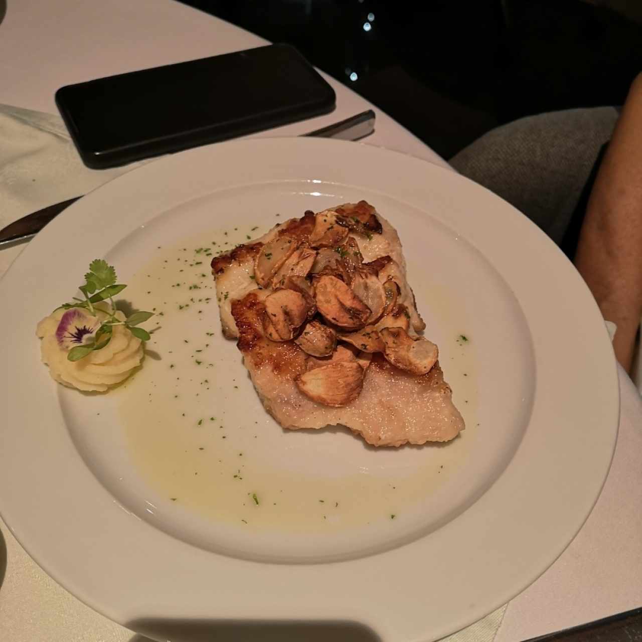 Corvina con ajo rostizado 