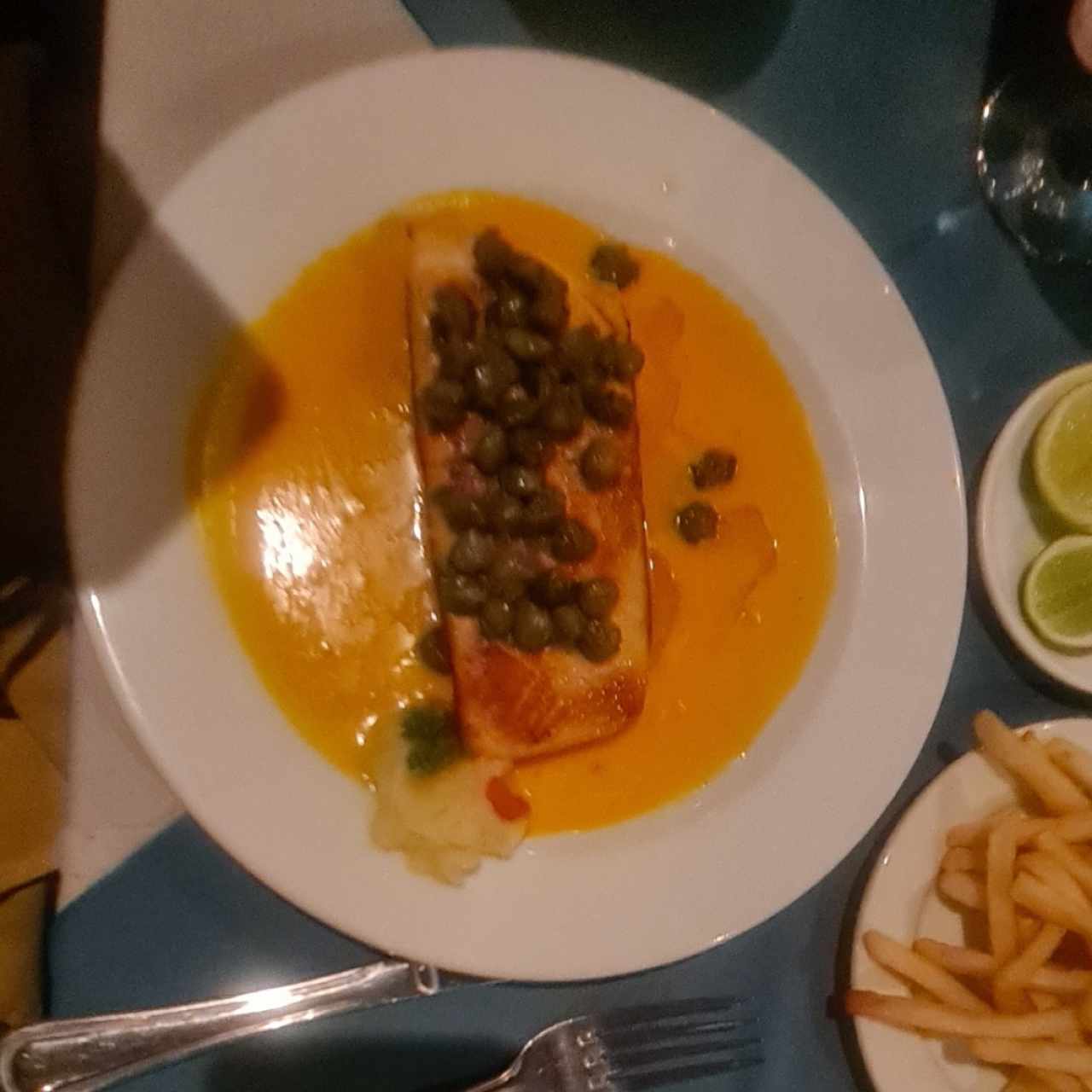 SALMON CON ALCAPARRAS