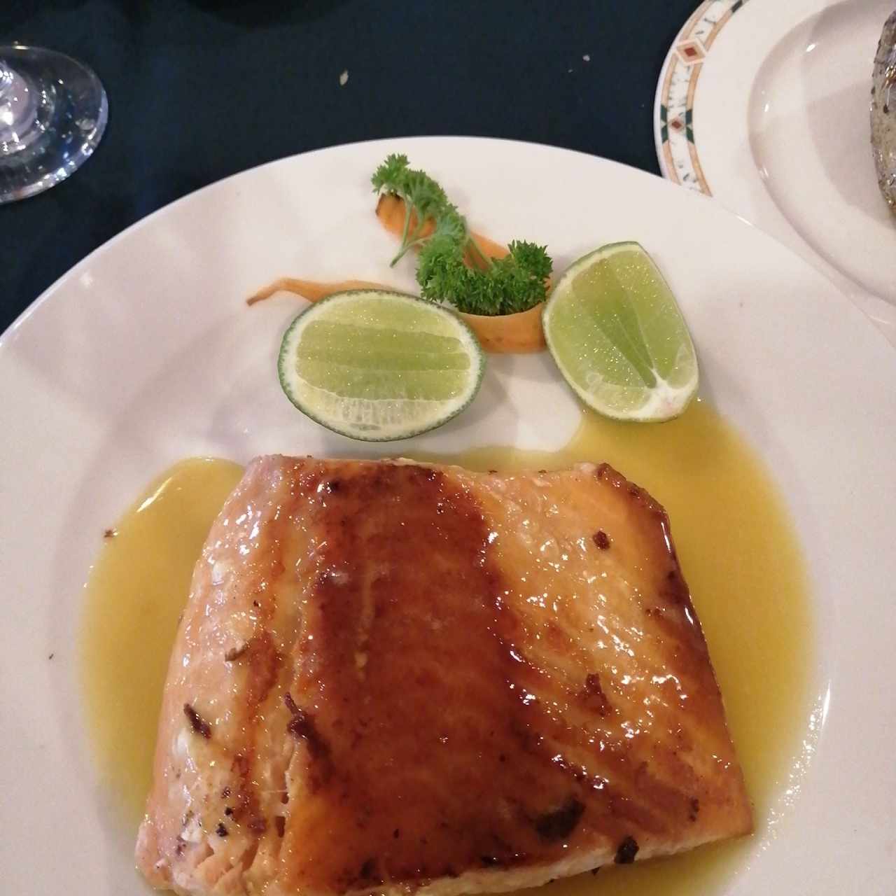 Salmón con salsa maracuya