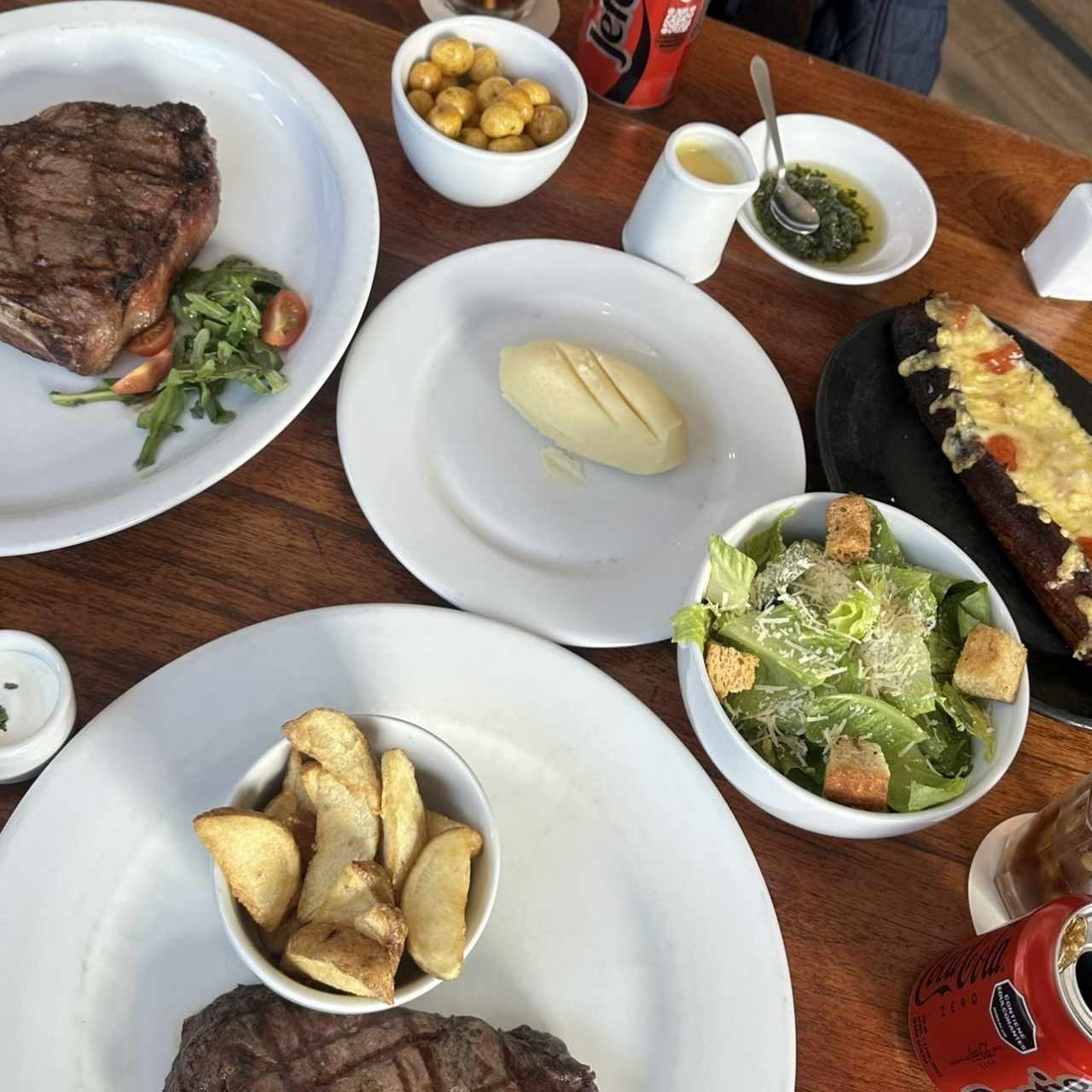 T-bone guarniciones y platano con guayaba 