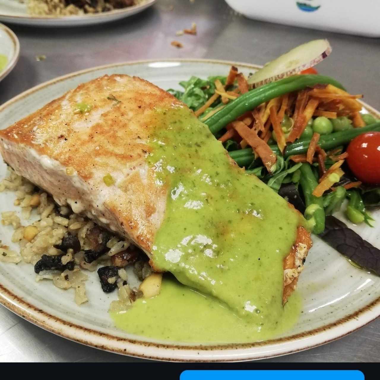 salmón en vinagreta de albahaca 