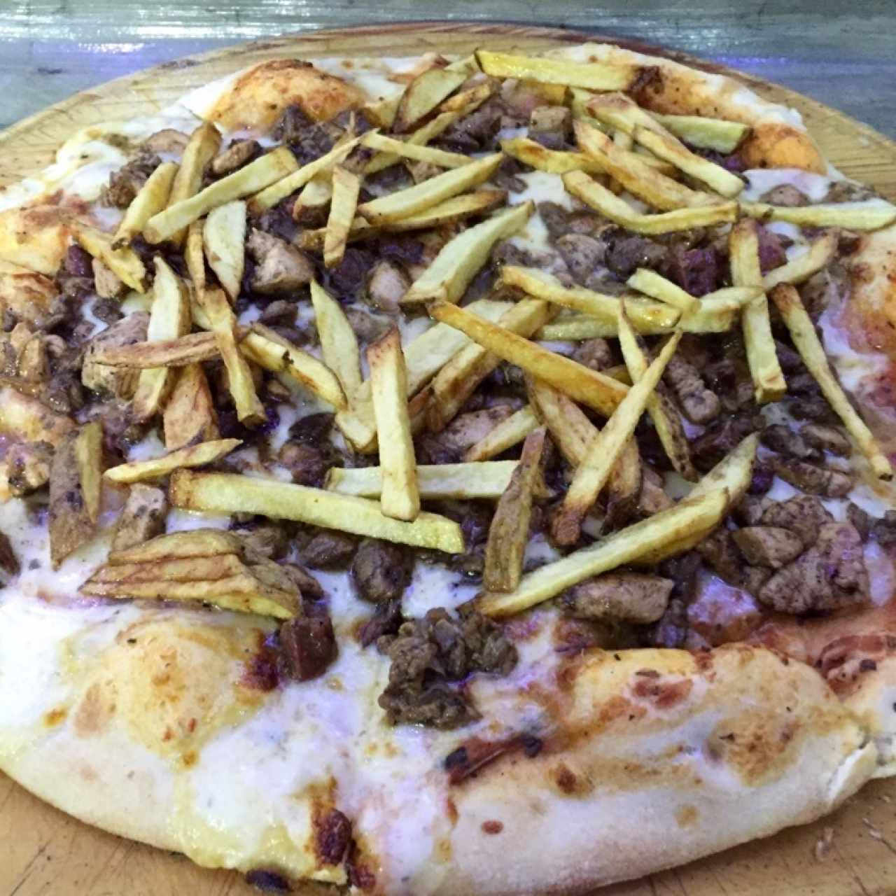 Pizza Pizpa! de carne, pollo y papas fritas