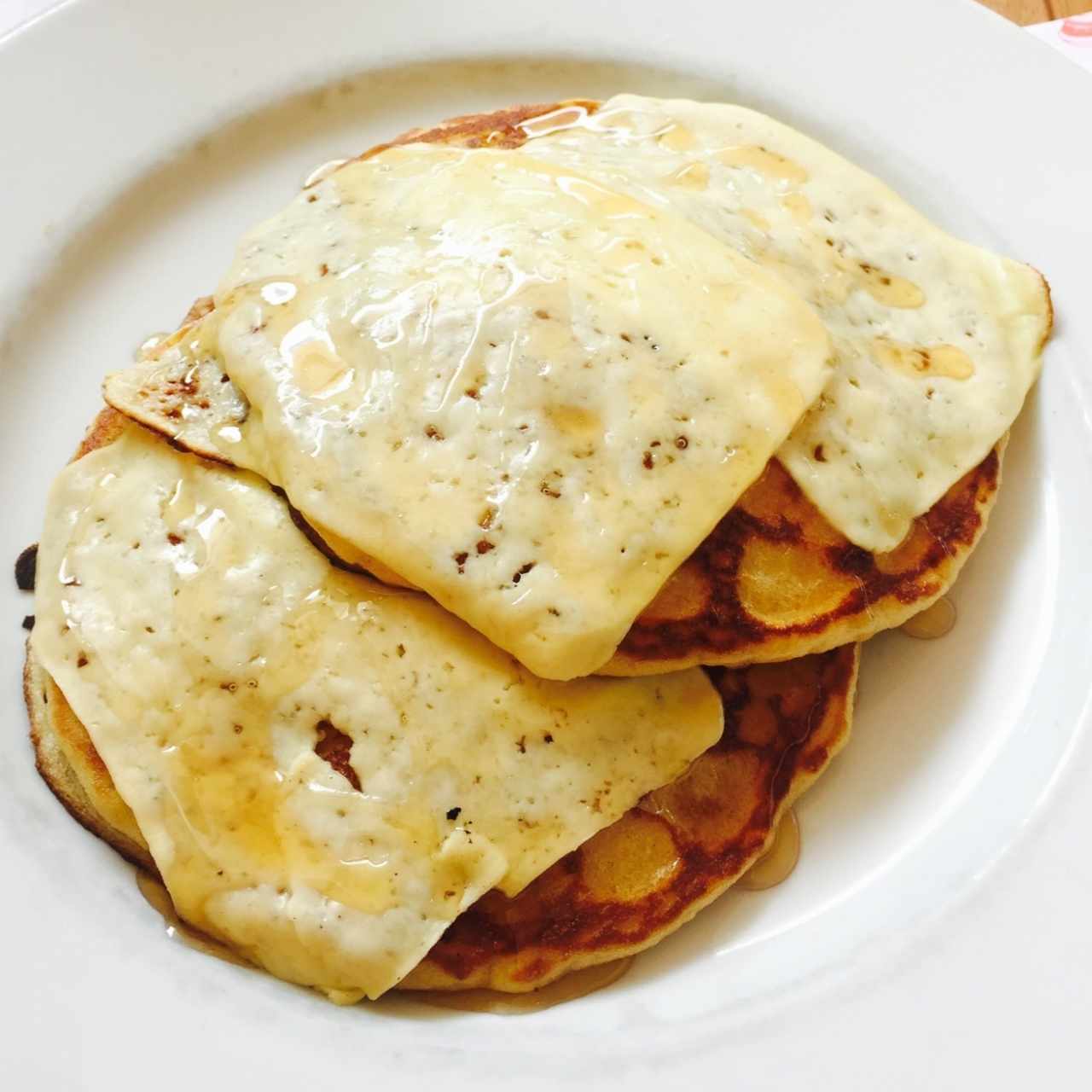 Panquecas de queso paisa & miel 