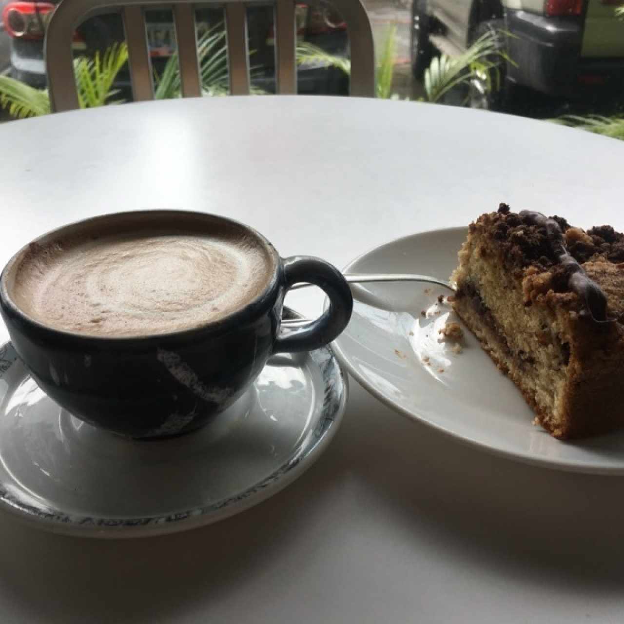Mocaccino y Torta Coffe cake de cambur y chocolate 