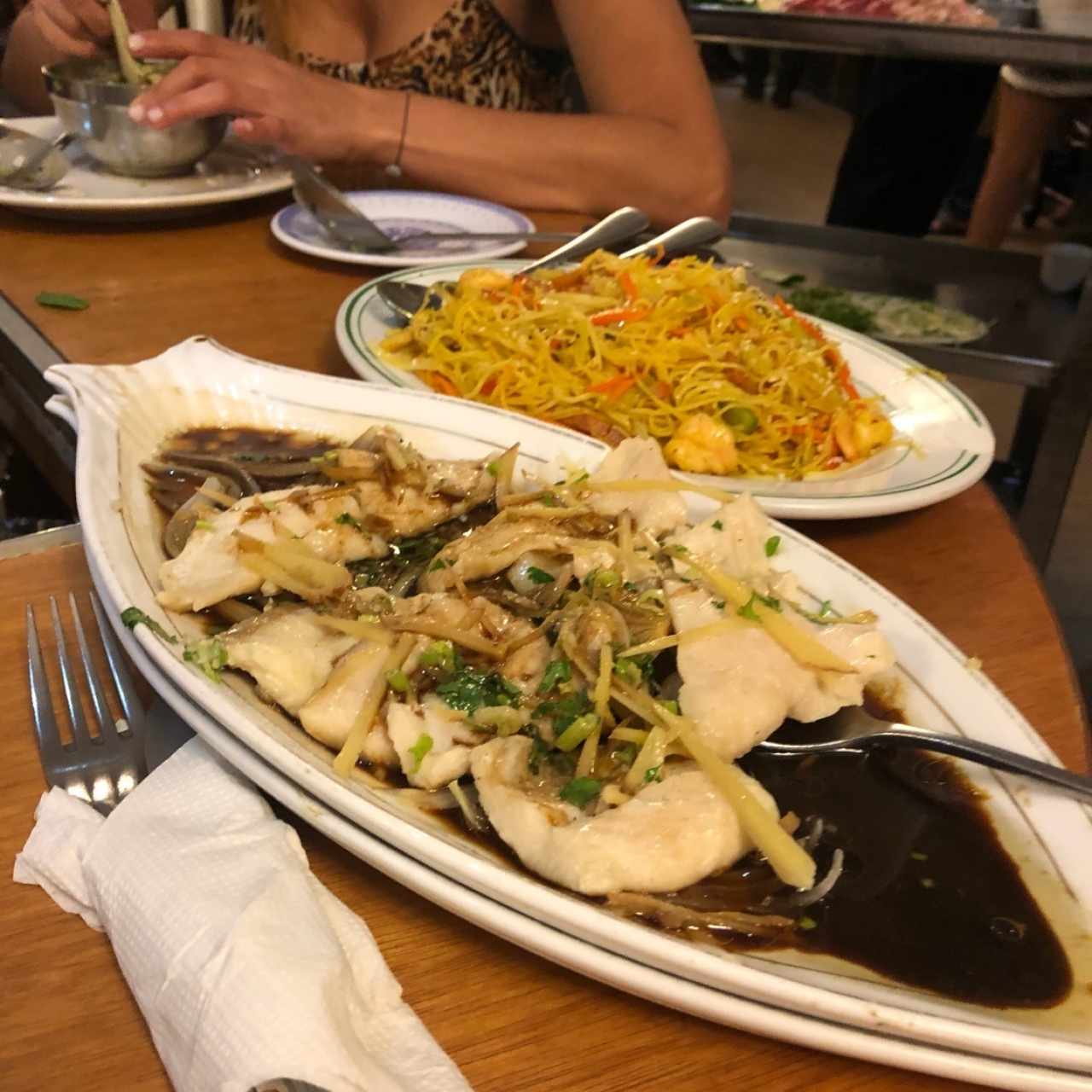 mero al jengibre y padthai singapur