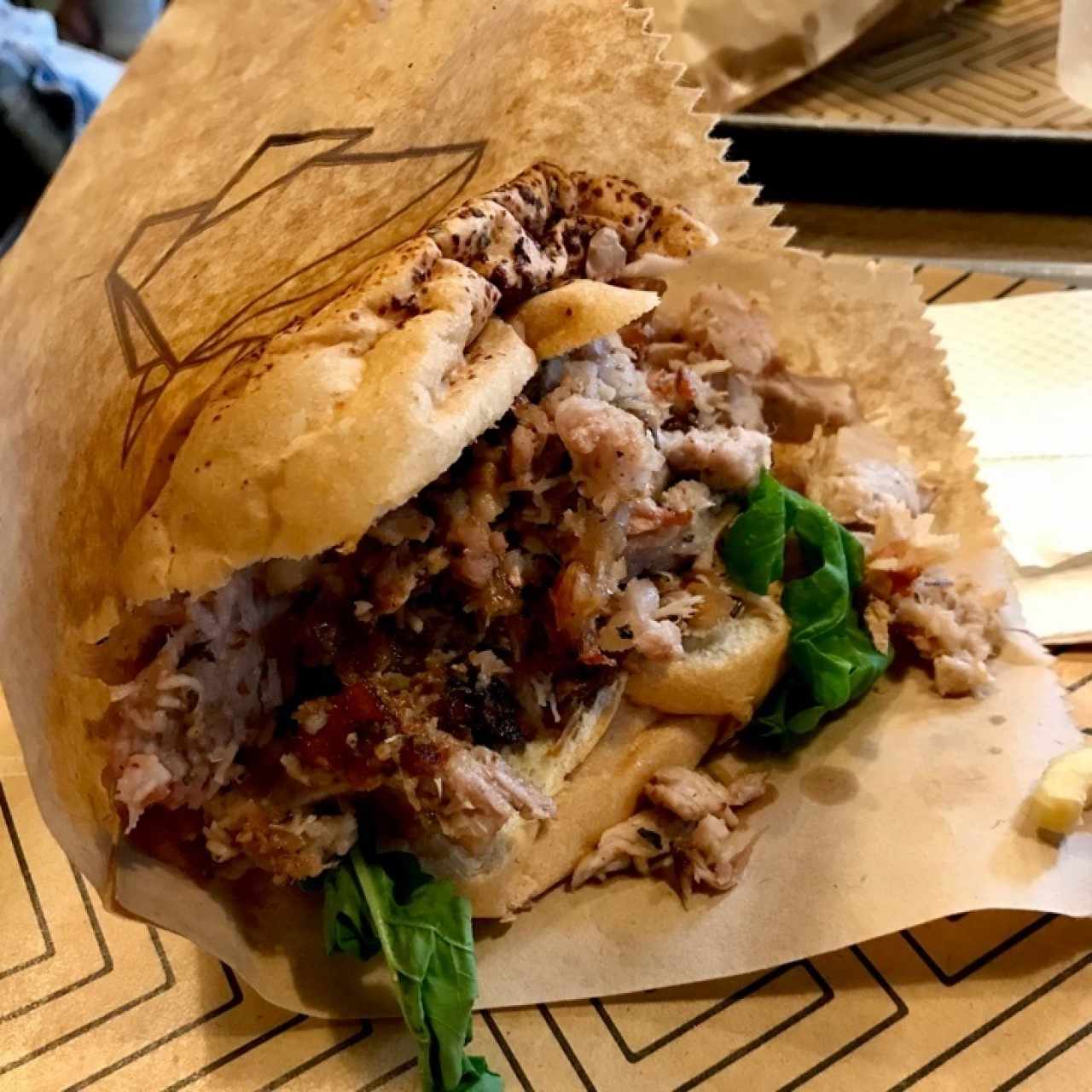 Sanduche de panceta y costilla