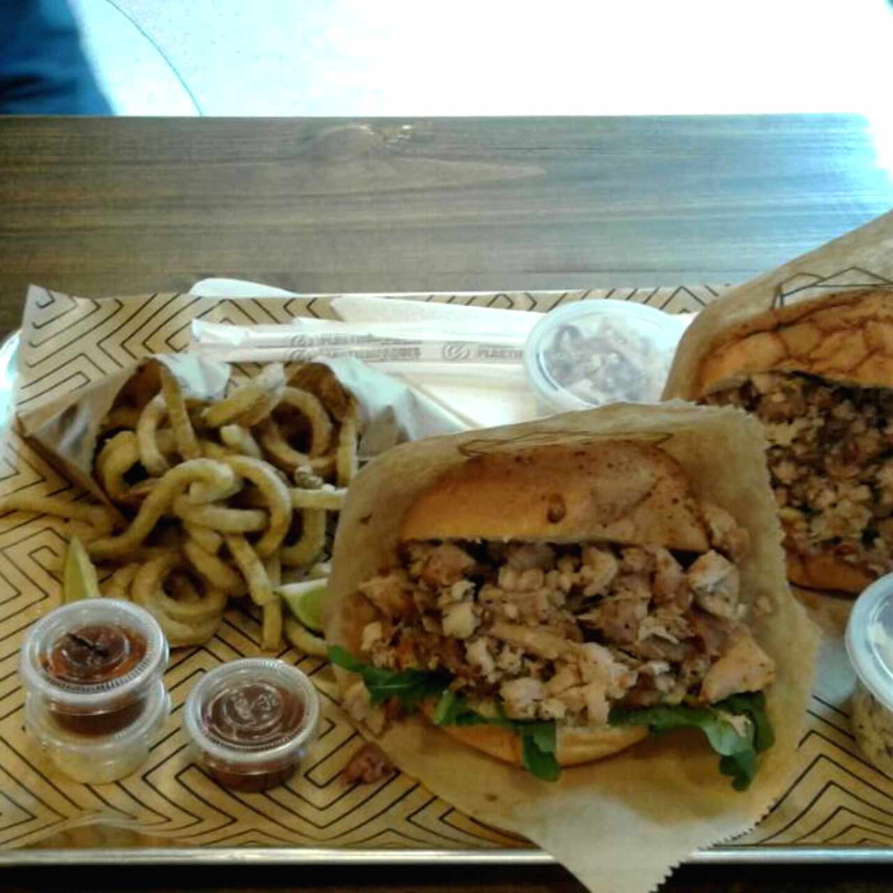 la porcheta con papas en aros