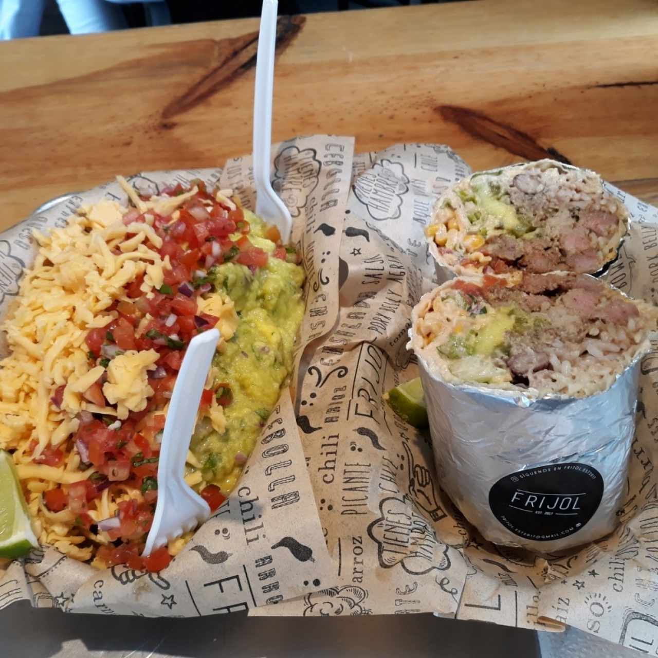 chips y burrito mixto 
