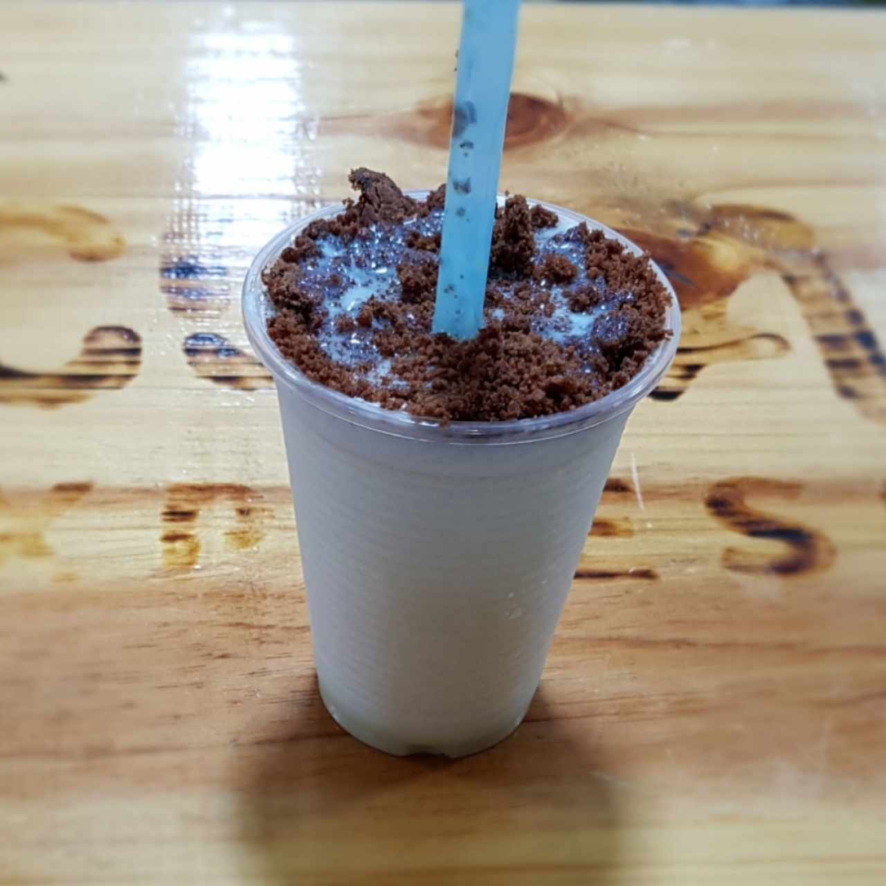 Cocada con leche condensada y topping de brownie