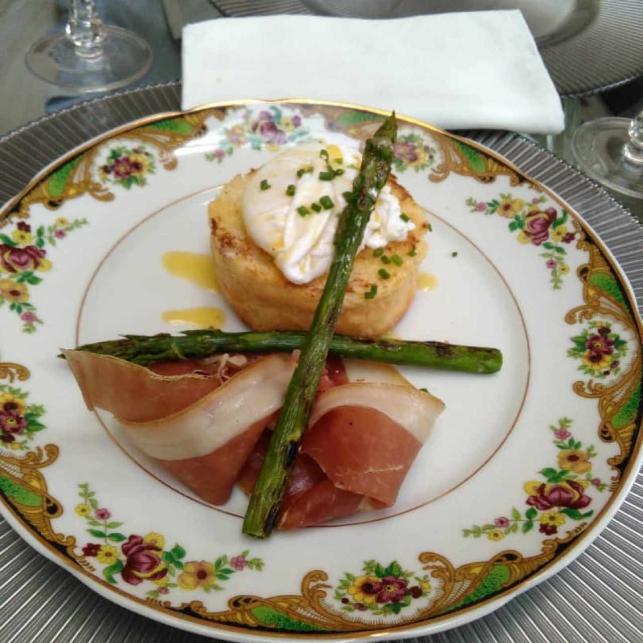 Desayuné muy rico viendo el fútbol. Lo máximo. Un plato sobresaliente. 