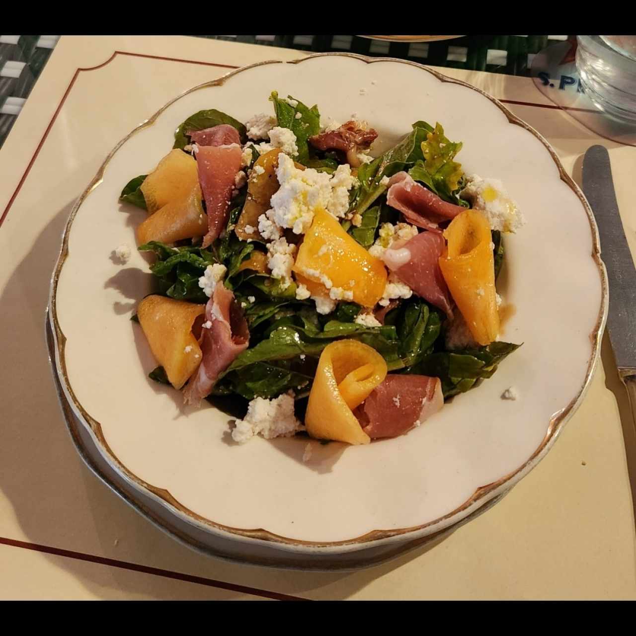 Ensalada con melón y prosciutto 