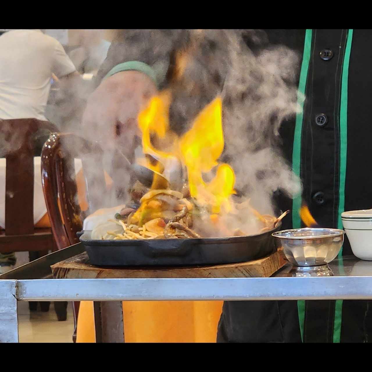 Preparación final de plato caliente 