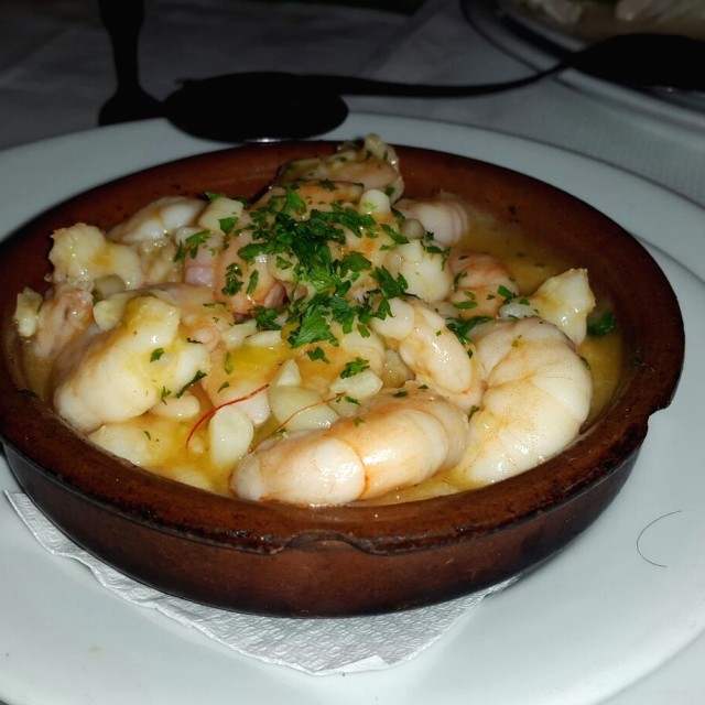Camarones al ajillo 