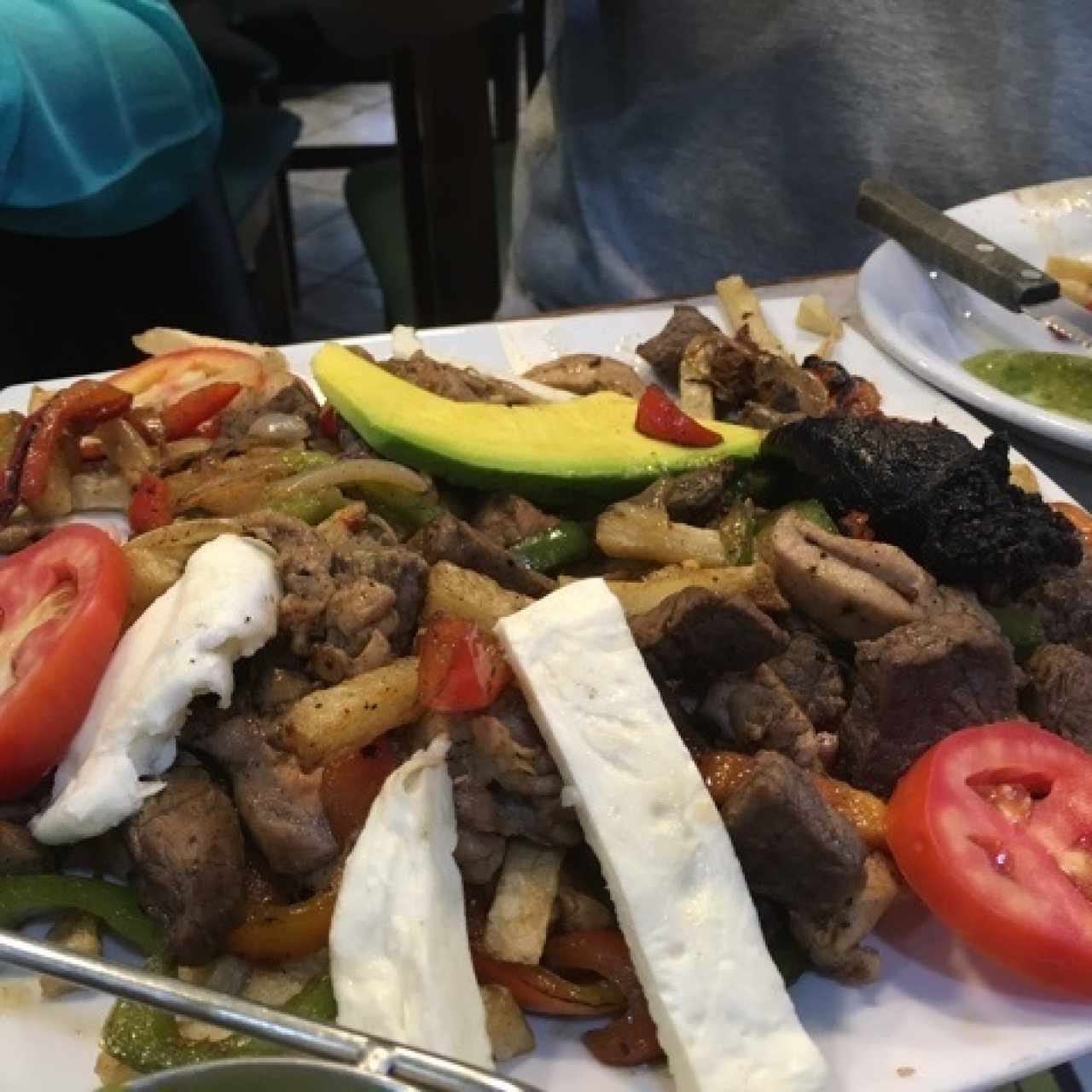 parrilla mixta, p/2p. Nada buena. pro: es bastante, es medio barata. 