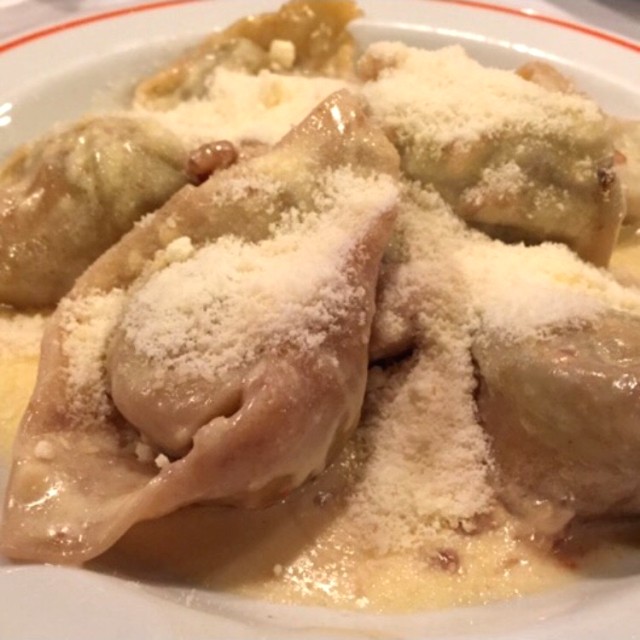 Tortellone a la crema con nueces