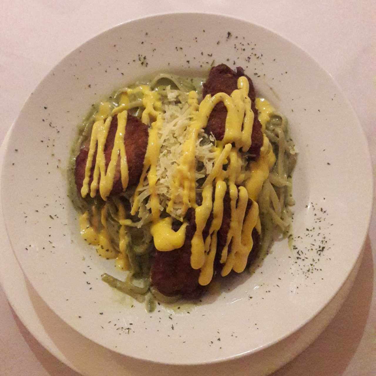 Tallarines al pesto con Milanesa