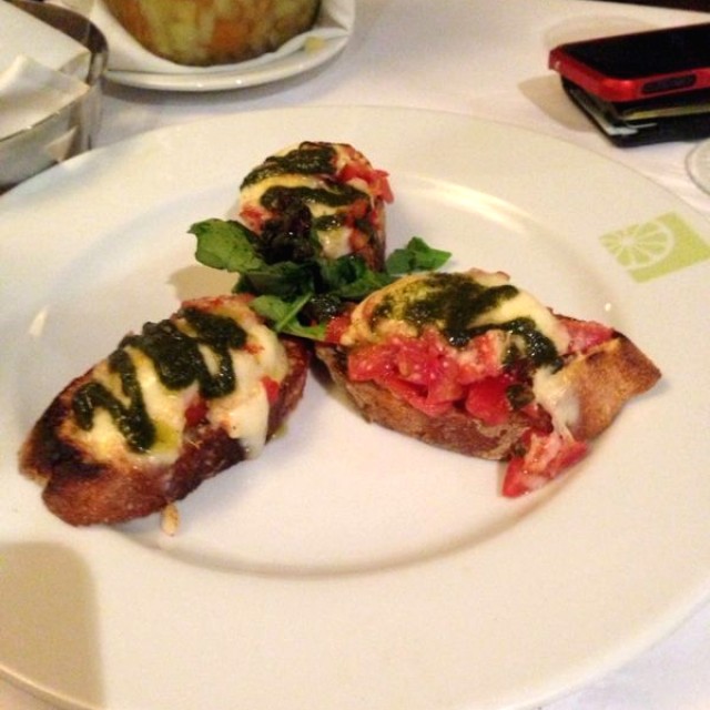 Bruschetta con pesto