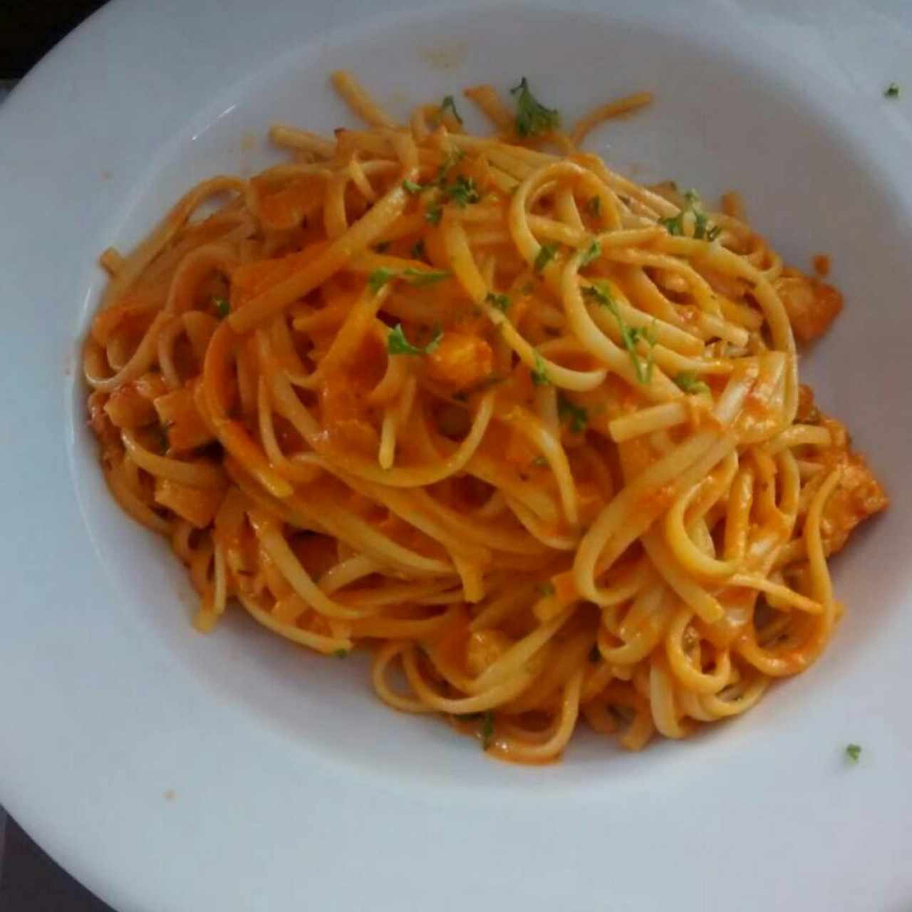 Pasta con salsa de pimentón rostizado