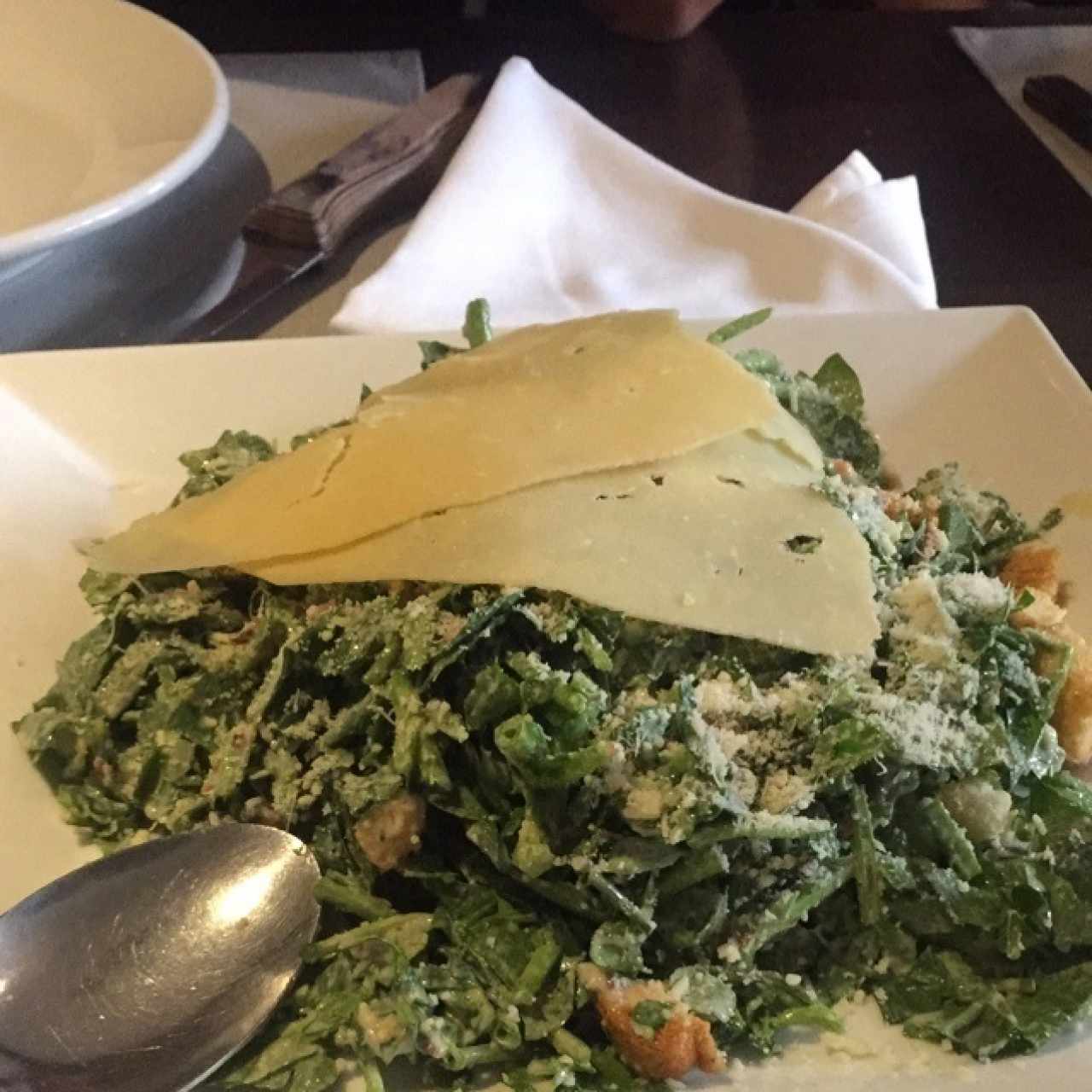 Ensalada César con berros 