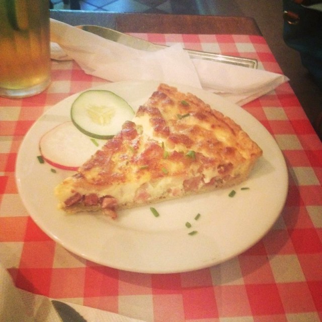 Jamón y Gouda quiché. 