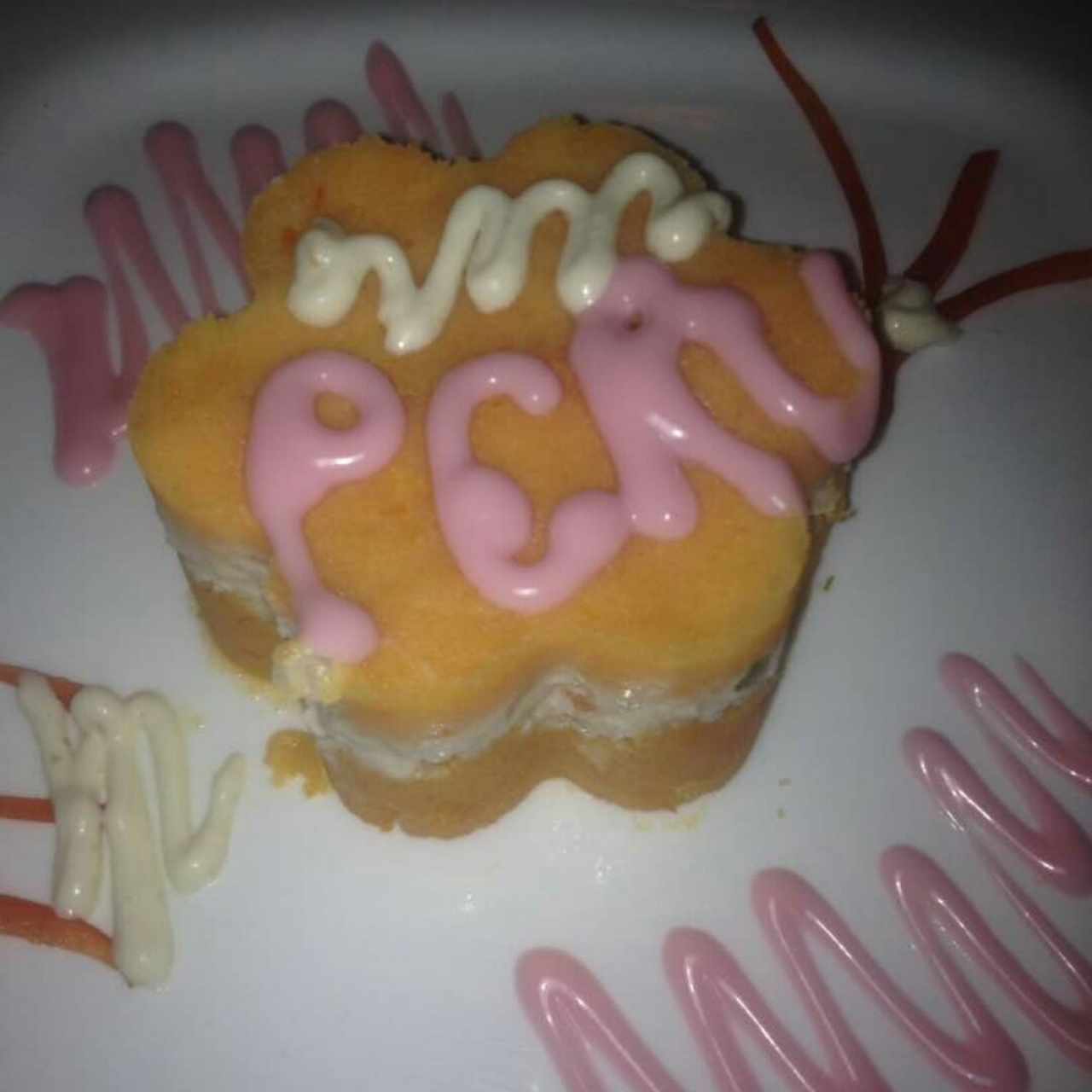 Causa de Pollo, muy buena, con el Nombre "Perú" 