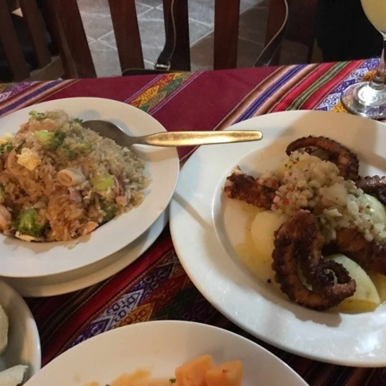 pulpo a la parrilla  y arroz con mariscos 