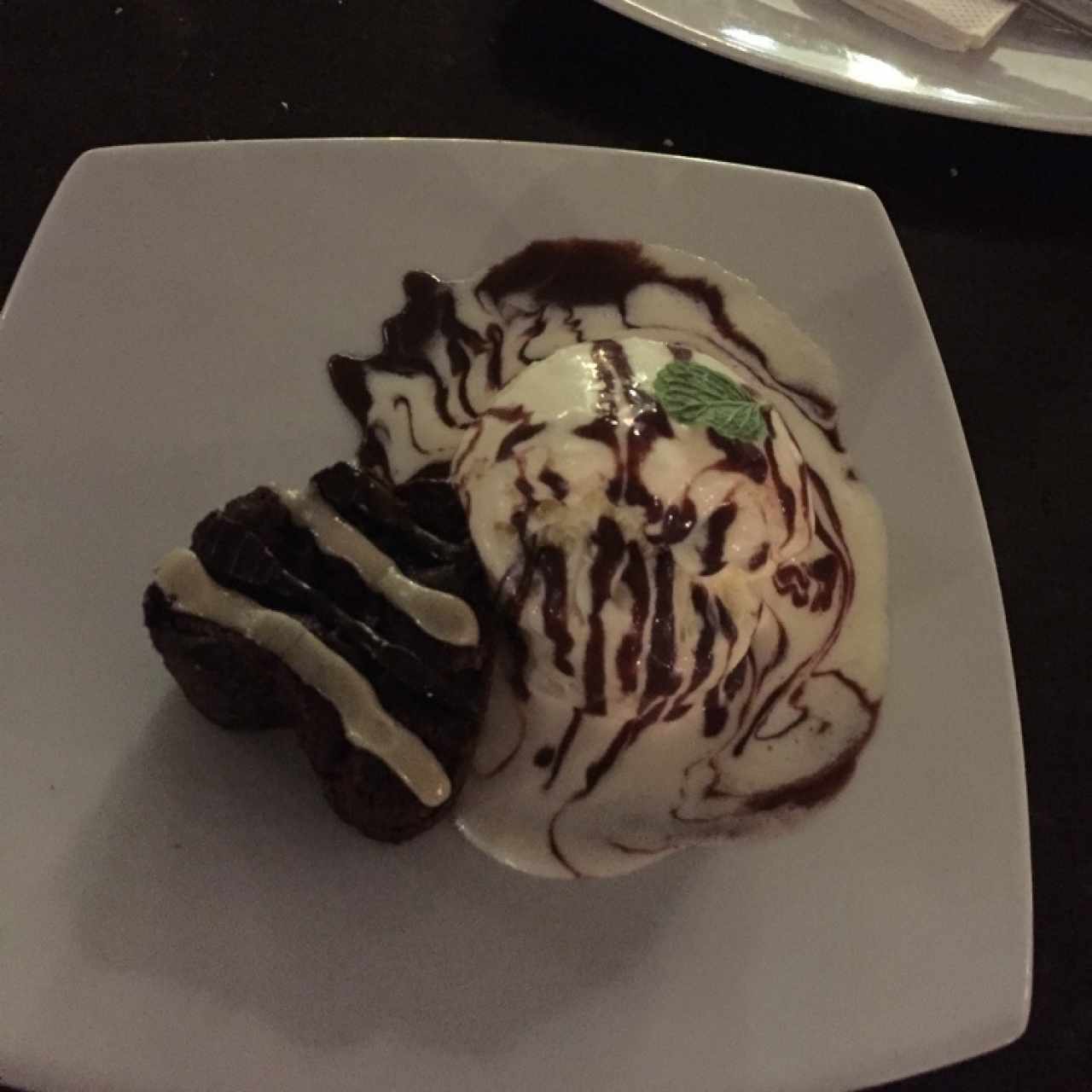 Brownie con helado 
