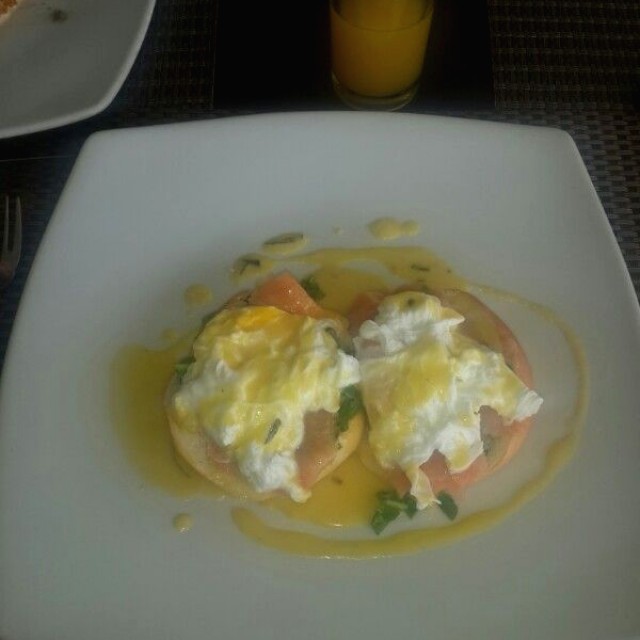 Huevos benedictinos con salmón ahumado