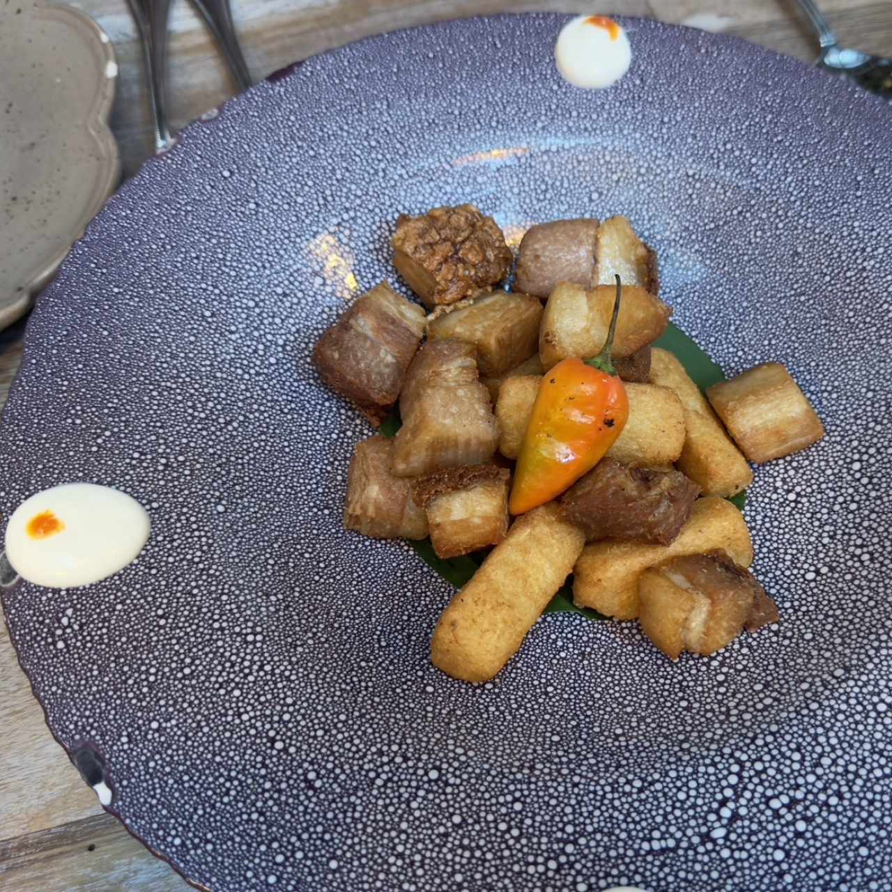 Chicharrones con yuca